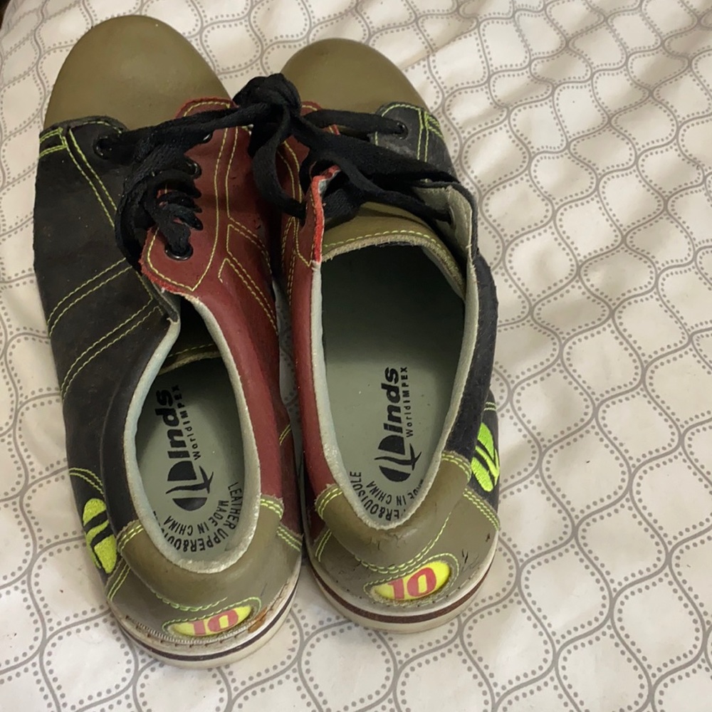 Bowling shoes